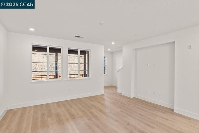 Building Photo - 725 Delve Ct