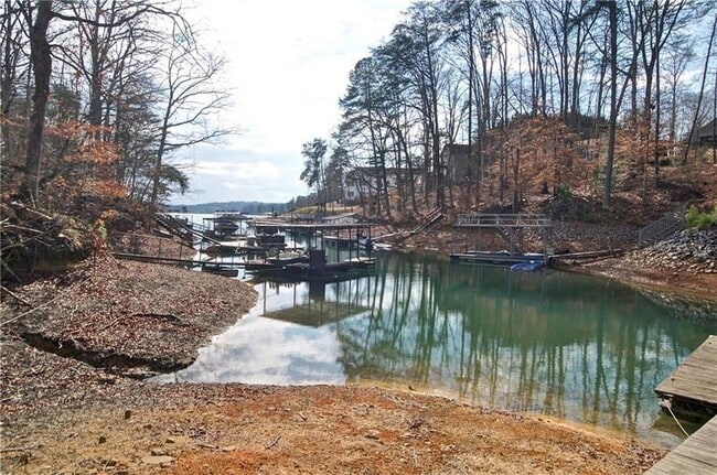 Building Photo - 4060 Merritt Dr