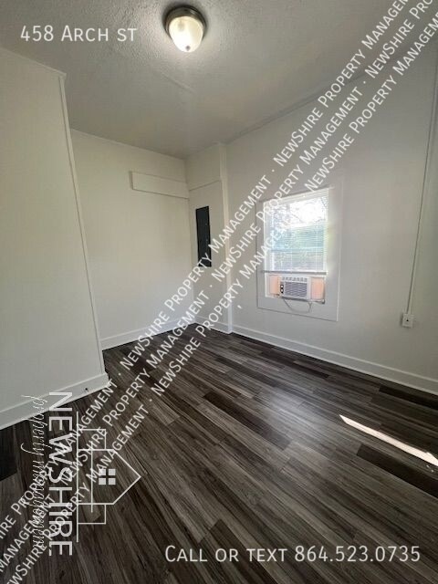 Building Photo - 458 Arch St