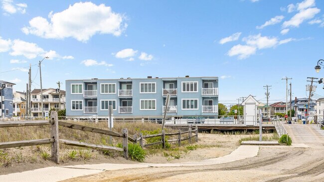 Building Photo - 1401 Ocean Ave