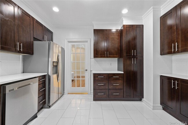 Building Photo - 148-19 87th Ave