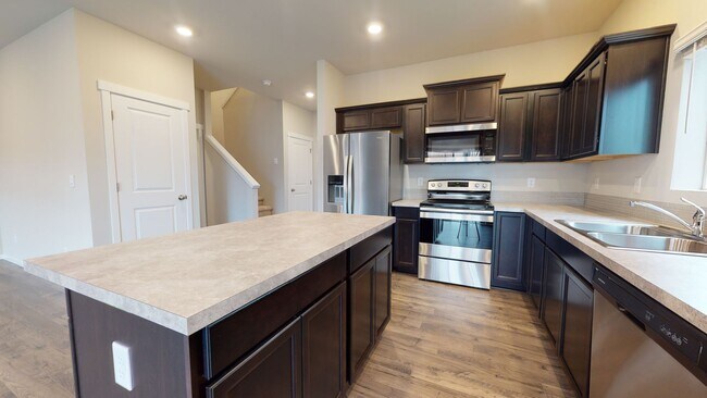 Building Photo - Large 3 Bedroom off of McWilliams, close to Silverdale & Bases. Available for Rent!