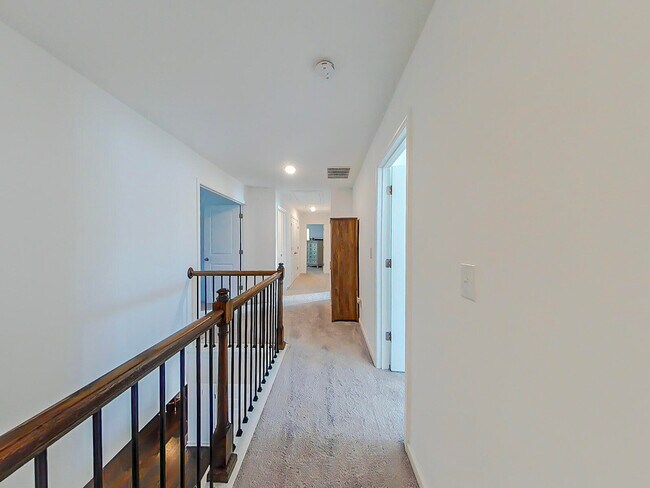 Building Photo - 2305 Sheridan Dr