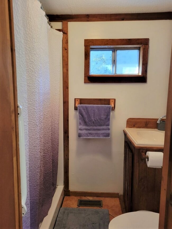 Building Photo - 308-310 Brady Canyon Rd