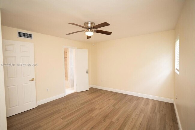 Building Photo - 5613 Pierce St