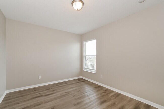 Building Photo - 803 Shore Breeze Way