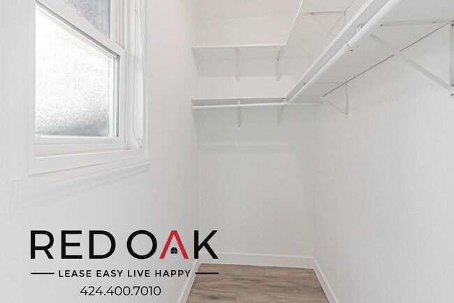 Building Photo - 608 W Hillcrest Blvd