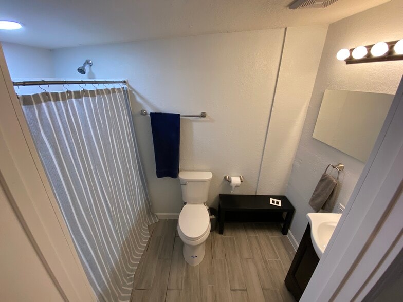 Bathroom #2 - 2815 W Montebello Ave