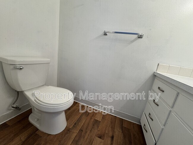 Building Photo - 1039 5th St