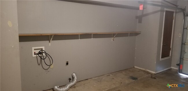 Building Photo - 1109 Wales Dr