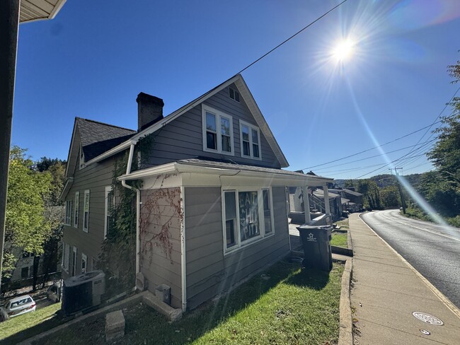 Primary Photo - 344 Stewart St