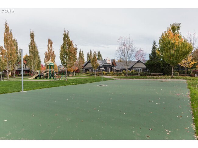 Community Park - 1120 SE Tamora Ave