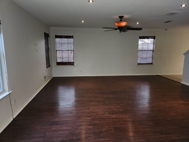 Building Photo - 1701 Port Lavaca St
