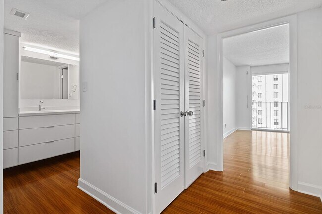 Building Photo - 2611 Bayshore Blvd