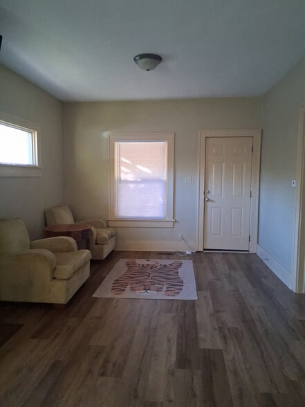 Building Photo - 148 S Edwards Ave