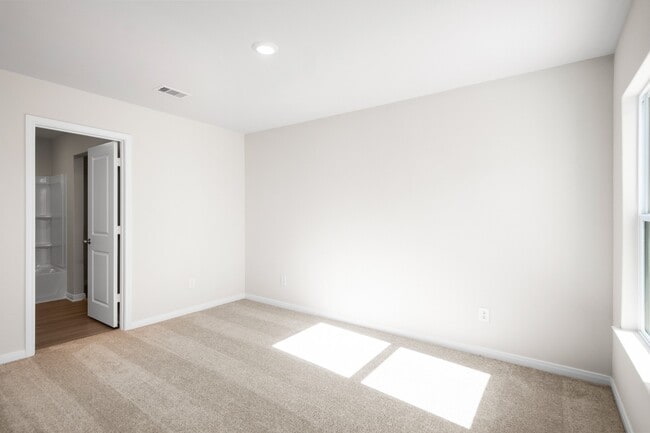 Building Photo - 10360 Sweetwater Creek Dr