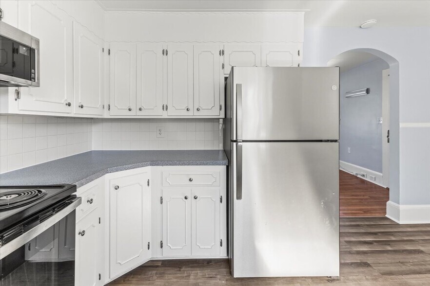 Building Photo - 10060 Central Dr