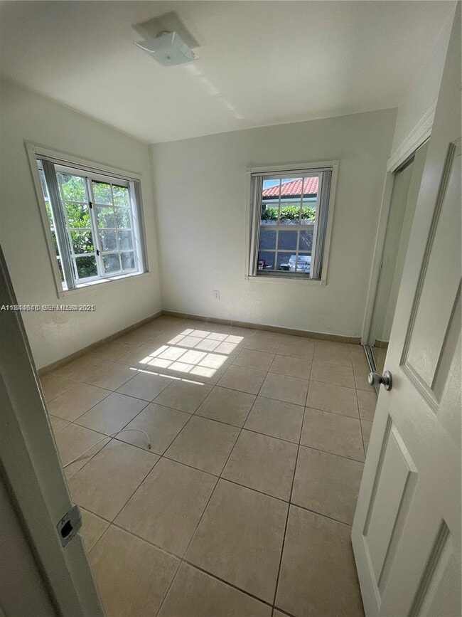 Building Photo - 3227 Oak Ave