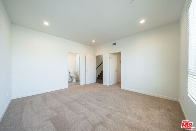 Building Photo - 5941 Barton Ave