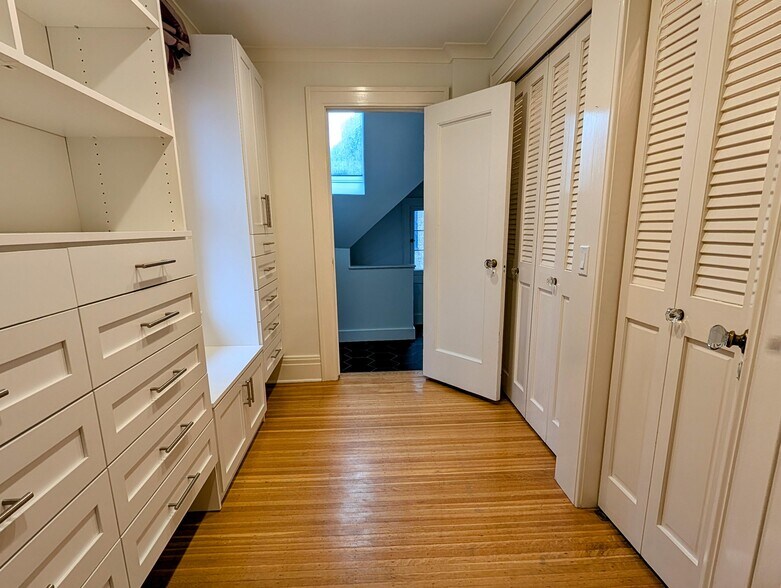 Building Photo - 416 Yarmouth Rd