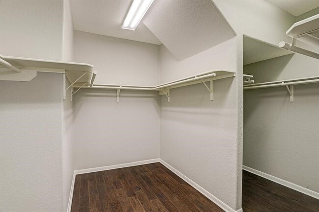 Building Photo - 2626 Canyon Falls Dr