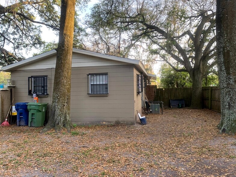 Building Photo - 10008 N Lantana Ave