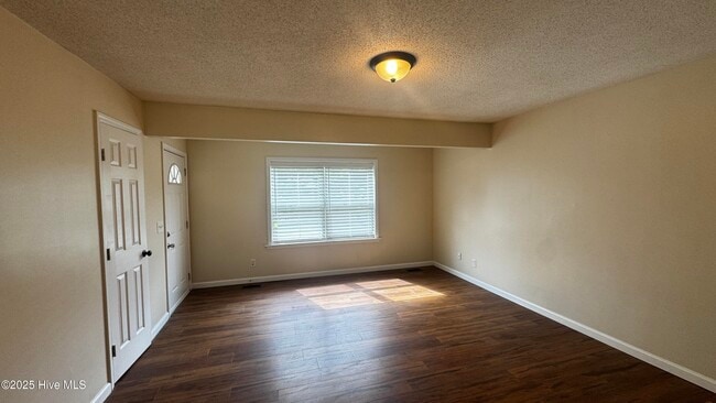 Building Photo - 112 Shamrock Dr