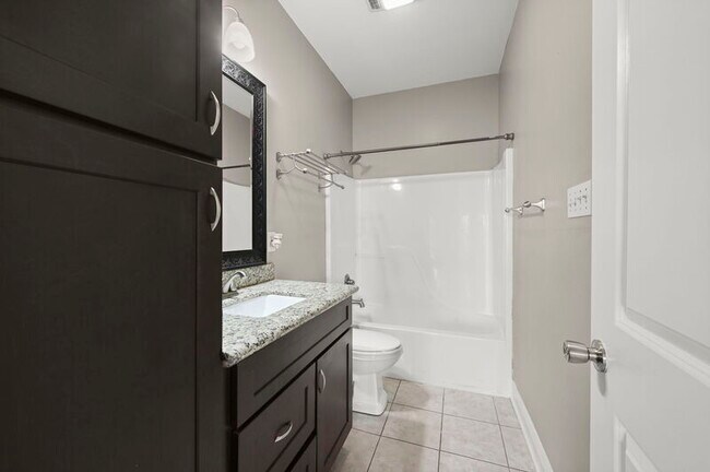 Building Photo - 2201 Hunters Trl Dr