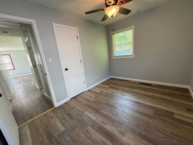 Building Photo - Take Me Home, Country Roads: Cozy 3 Bed, 1...