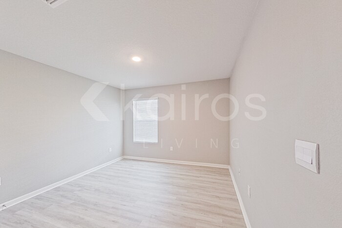 Building Photo - 289 Monarch Ln