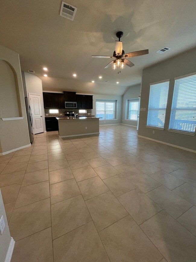 Building Photo - 4/2 in  a gated community in JOHNSON RANCH NORTH