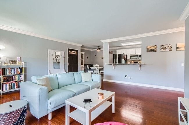 Building Photo - Renovated 3-Bed Condo with In-Unit Laundry, Garage & Pool