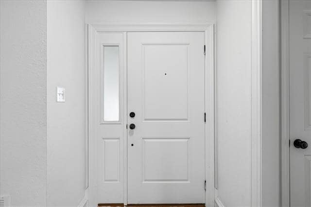 Building Photo - 1143 Bayshore Dr