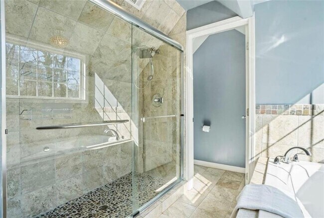 Building Photo - 1277 Blvd Lorraine SW