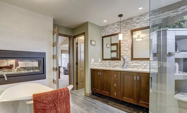Building Photo - Light-Filled Longmont Gem with Elegant Fin...