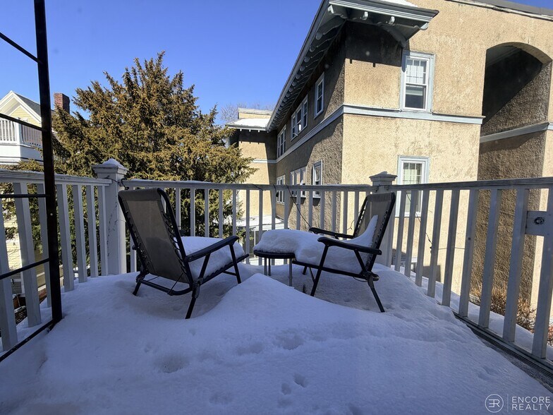 Building Photo - 8 A Forest St