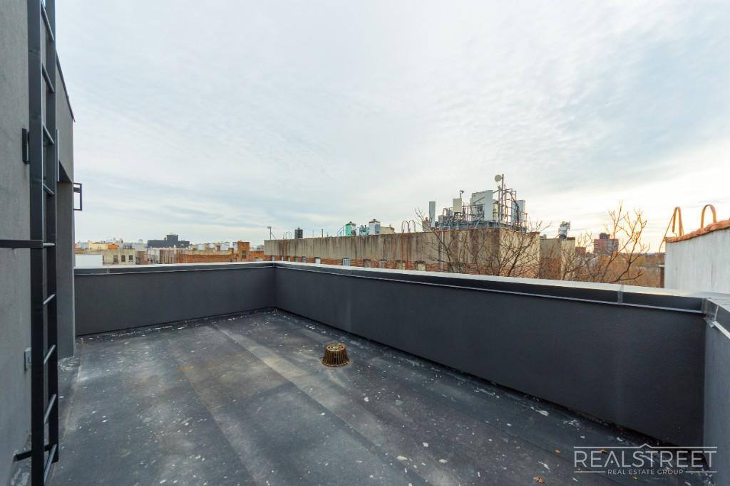 Building Photo - Stunning Brand new PH 1 Bed with Private Roof Deck!