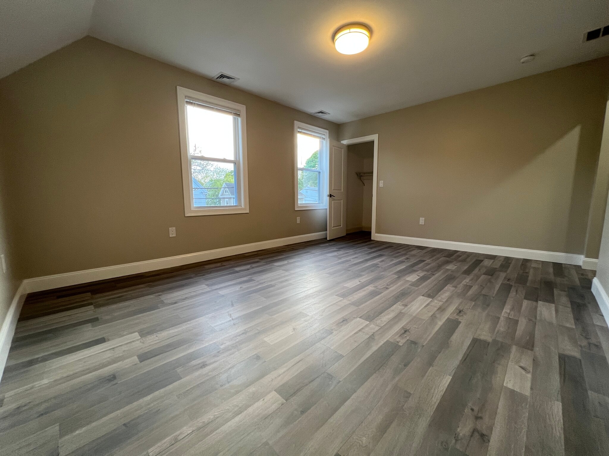 Building Photo - 324 Farrington St