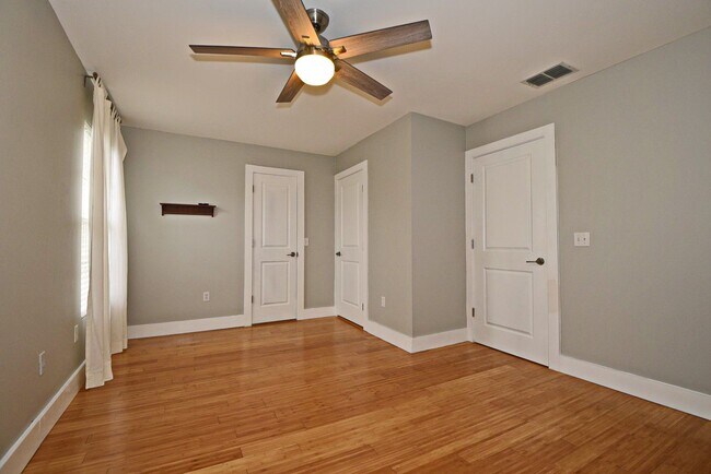 Building Photo - Colonialtown North 3BR – Prime Mills 50 Location