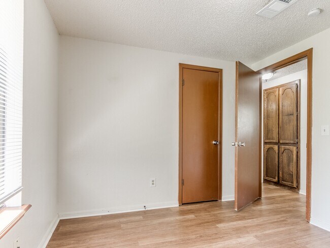 Building Photo - 929 Branchwood Dr