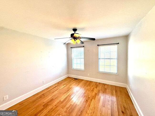 Building Photo - 22 Valley Creek Dr SW