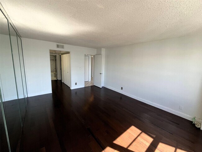 Building Photo - 3500 Galt Ocean Dr