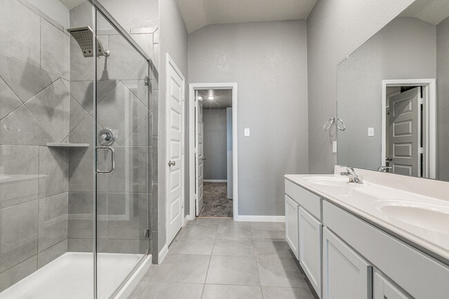 Building Photo - Beautiful and Spacious 4 Bedroom