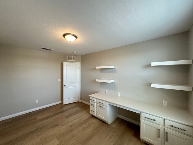 Building Photo - 4283 Tarim St
