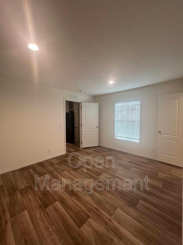 Building Photo - 18-1015 Gibraltor