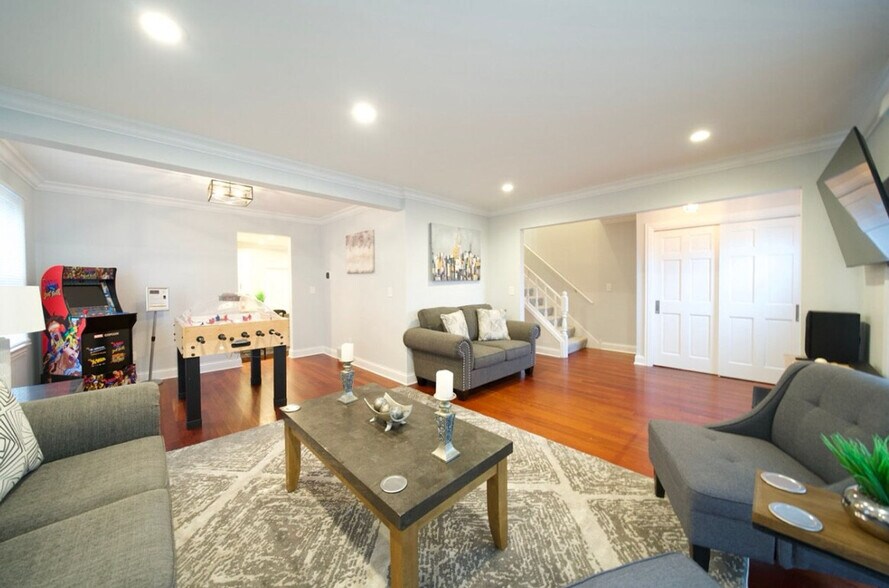 Building Photo - 916-920-920 Dean St