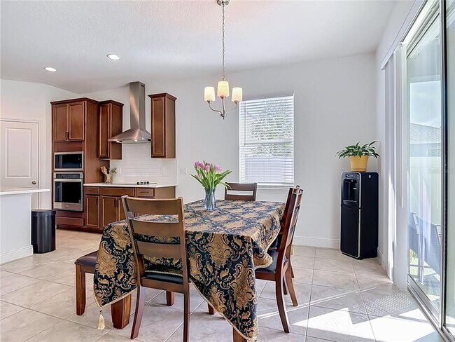 Building Photo - 792 Hyperion Dr