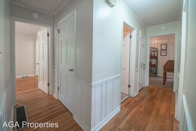 Building Photo - 4 br, 2 bath House - 180 Sherwood Drive