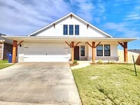Building Photo - 18600 Luna Dr