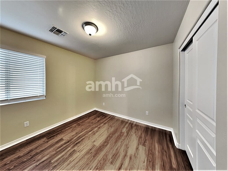 Building Photo - 2451 S 160th Dr